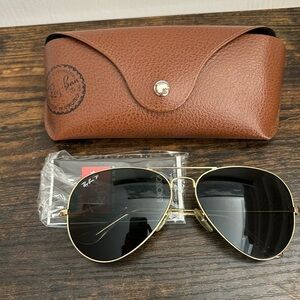 Ray-Ban aviator large metal polarized lenses. RB 3025